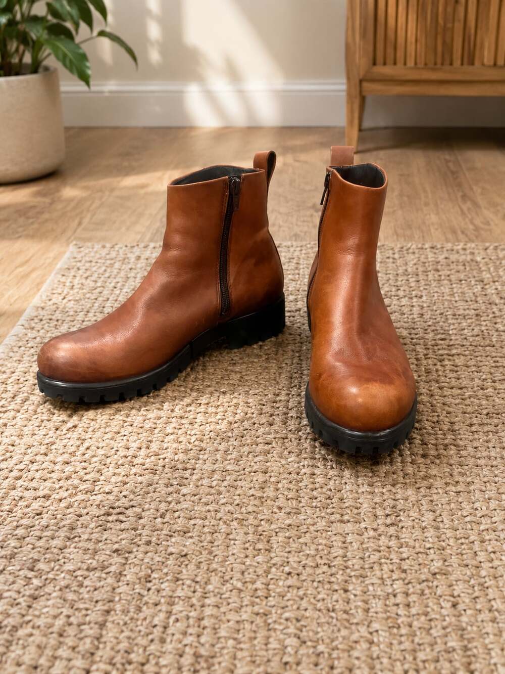 ECCO TrayTech Cognac Brown Leather Ankle Boots Lug Sole Zip Women's